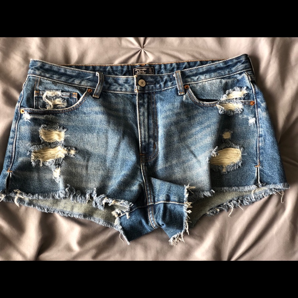 Abercrombie & Fitch low rise shorts size 14/32